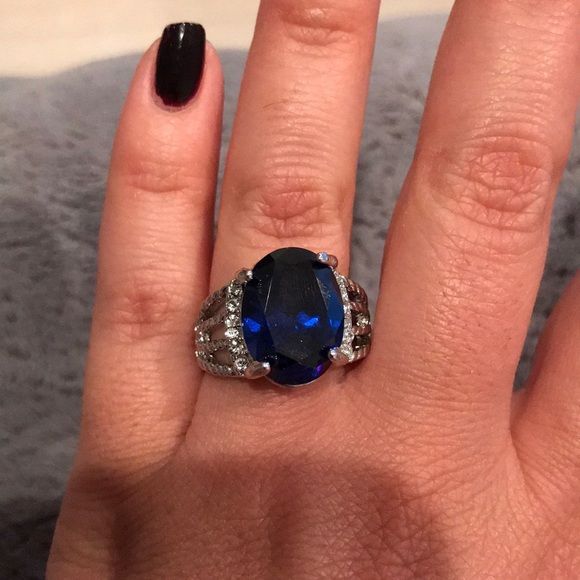 Jewelry - Stunner ring